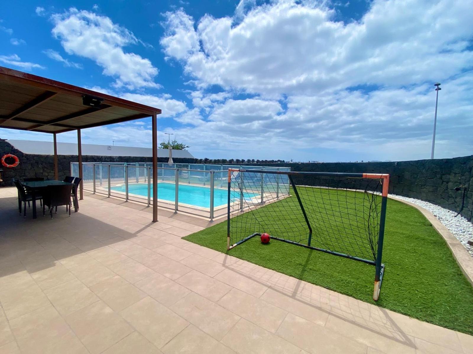 Villa Abuelo Paco - Private Heated Pool Playa Blanca (Lanzarote)